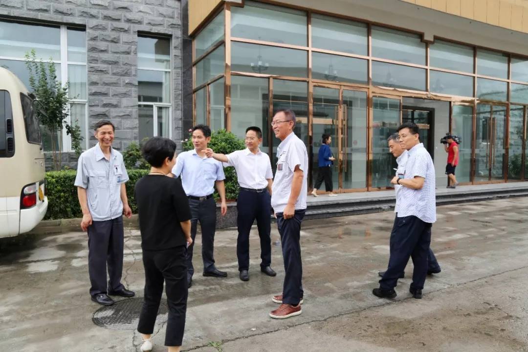 東華原醫療董事長(cháng)接見(jiàn)總工會(huì )成員 東華原醫療董事長(cháng)接見(jiàn)總工會(huì )成員